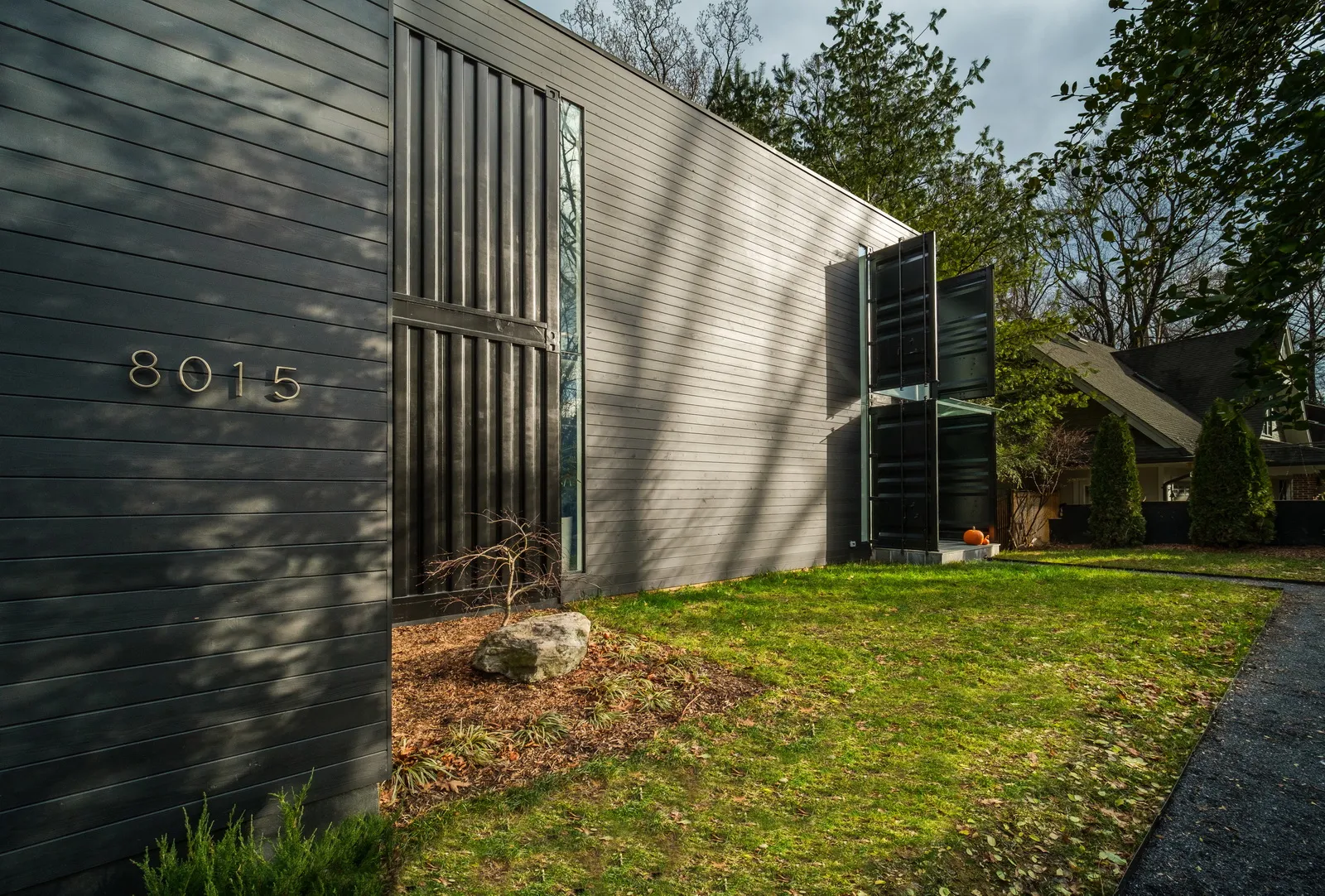 "Stylish container residence house offering sustainable structure and contemporary comfort"