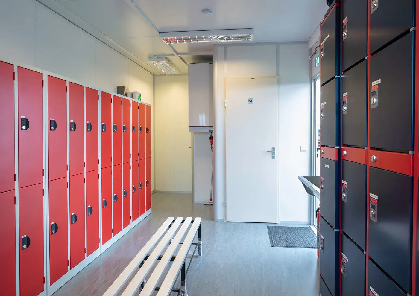 Locker rooms- sports-changing-rooms14