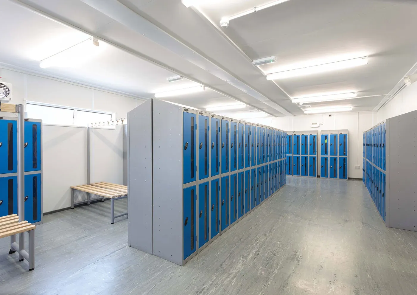 Locker rooms- sports-changing-rooms15