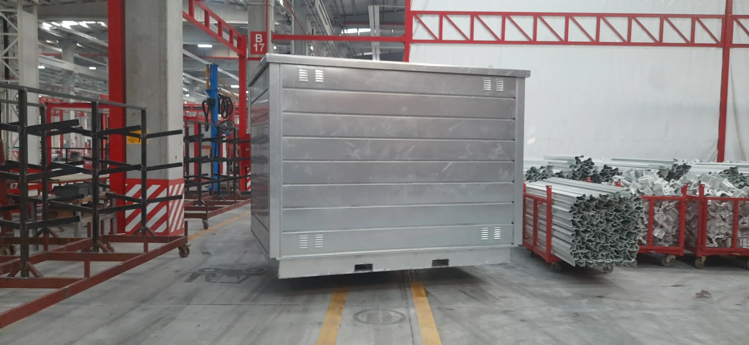 Industrial hazardous and solid waste hygiene container ensuring safe, hygienic and compliant waste storage in all environments.