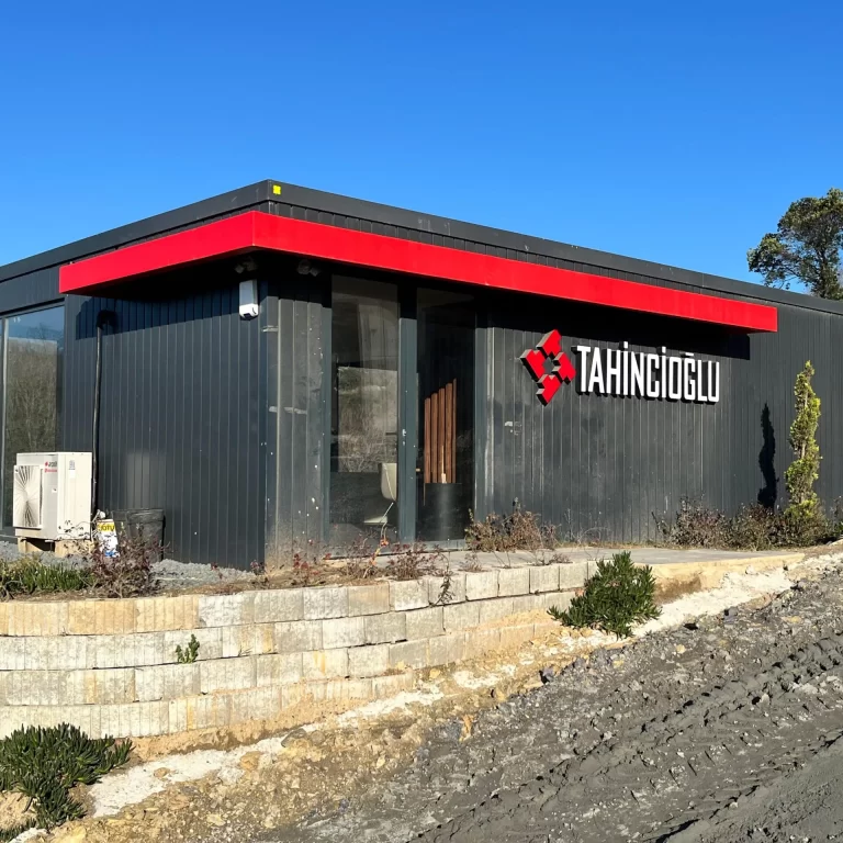 BEYKOZ-MODULER-BIRLESIMLI-SATIS-OFISI-pramo-prefabrik1-scaled